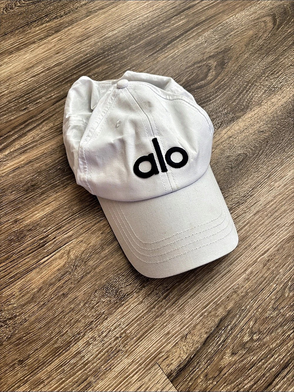 Alo White Cap Like New